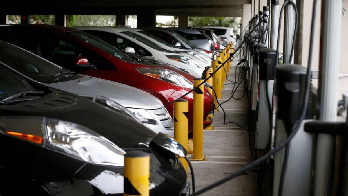 7 de cada 10 vehículos que se vendan en España en 2030 serán electrificados