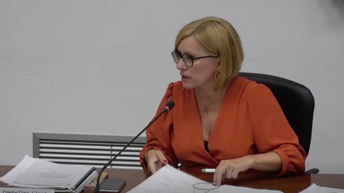 Mari Carmen Contelles en el pleno de la Pobla de Vallbona