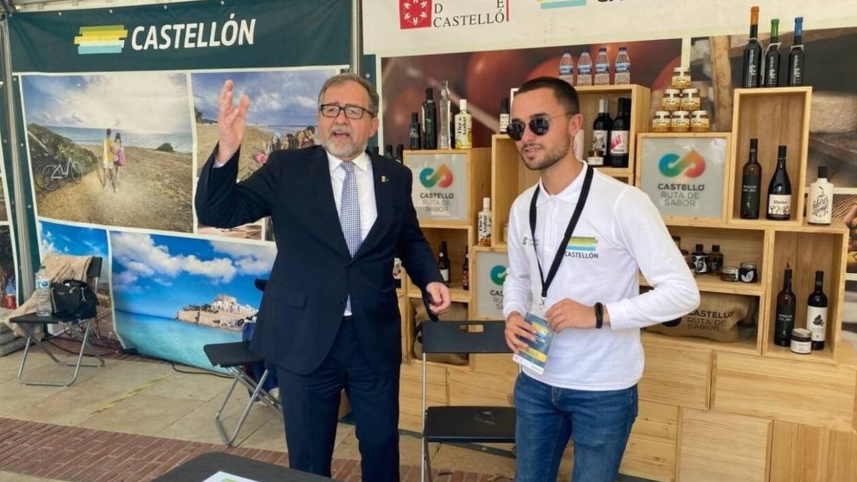 El presidente de la Diputación de Castellón, José Martí, visita al 'Street Marketing' que ha puesto en marcha el Patronato Provincial de Turismo en València - DIPUTACIÓN DE CASTELLÓN