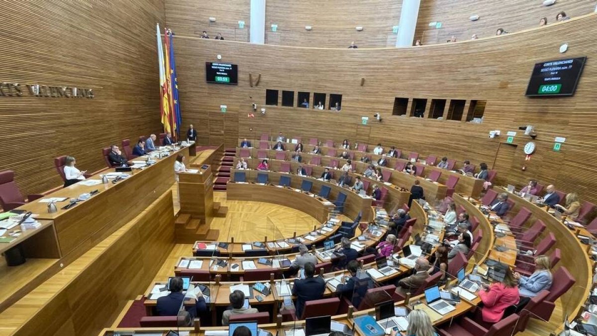 Vista del último pleno de Les Corts - EUROPA PRESS