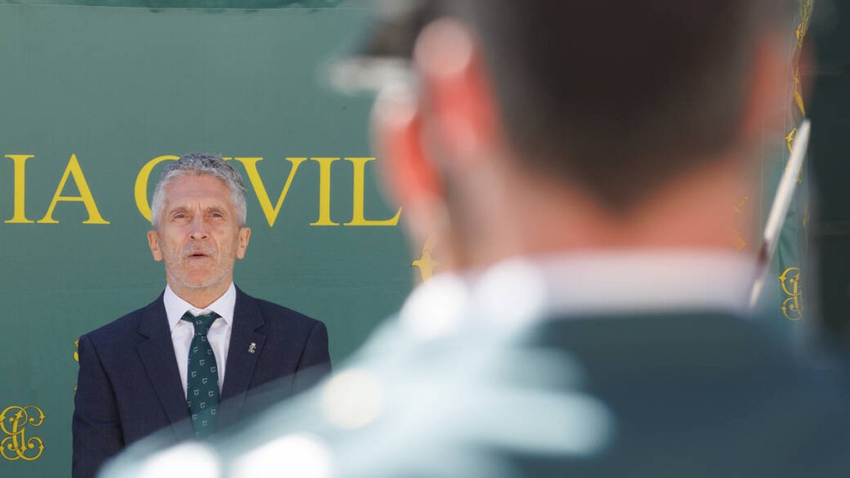 El ministro del Interior, Fernando Grande-Marlaska, durante la toma de posesión de Mercedes González, nueva directora de la Guardia Civil.