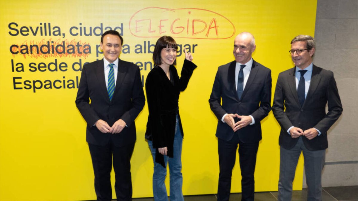 La Ministra Diana Morant con el alcalde de Sevilla Antonio Muñoz en la sede de la Agencia Espacial Española.