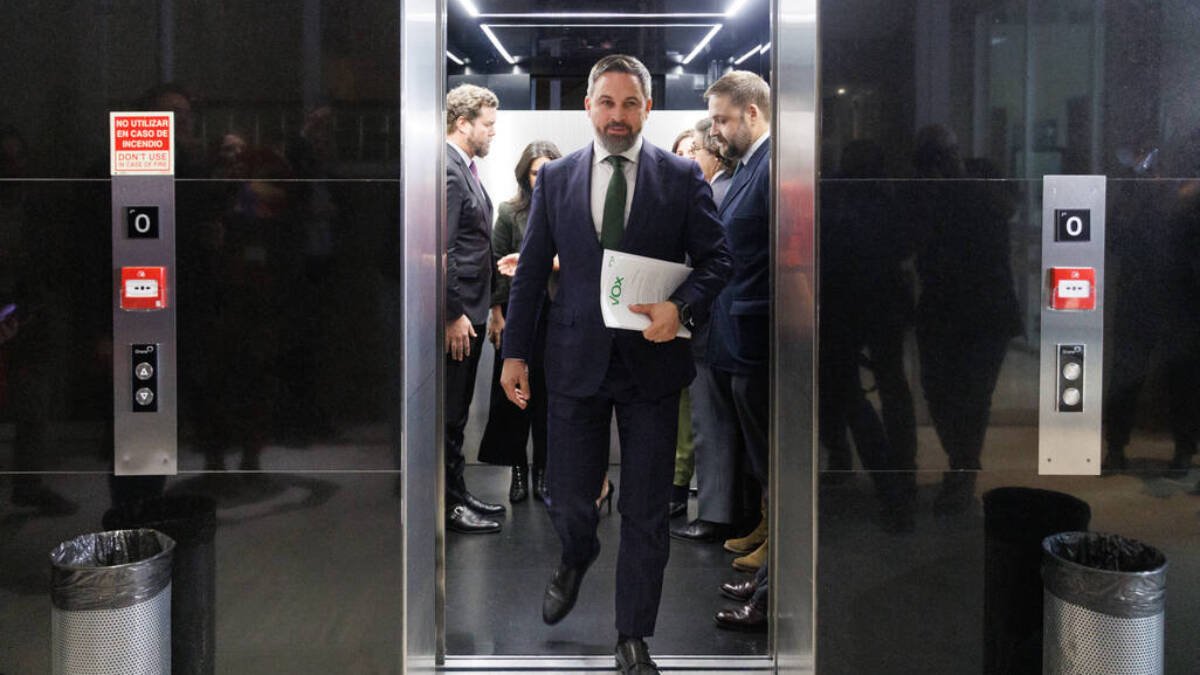 El líder de VOX, Santiago Abascal, a su llegada para registrar el texto de la segunda moción de censura dirigida contra Pedro Sánchez.