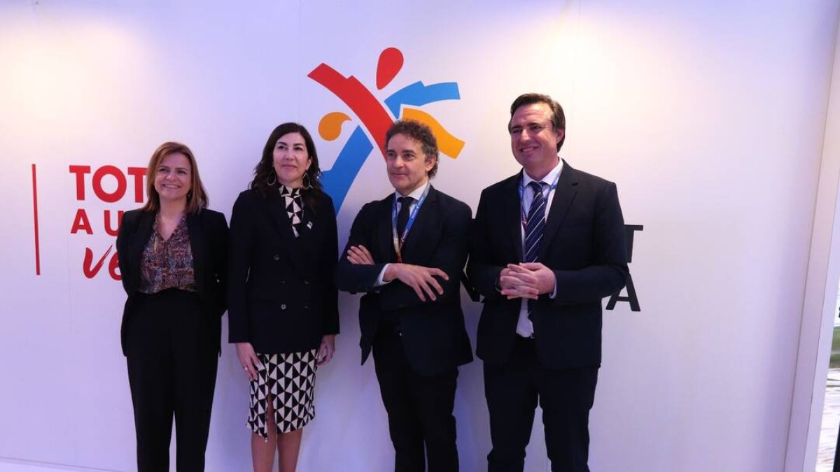 La secretaria de Estado de Turismo, Rosana Morillo, y el secretario autonómico de Turismo, Francesc Colomer.