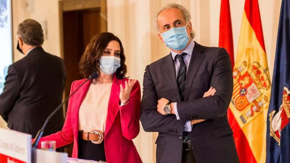 Ayuso y su consejero de Sanidad, Enrique Ruiz Escudero
