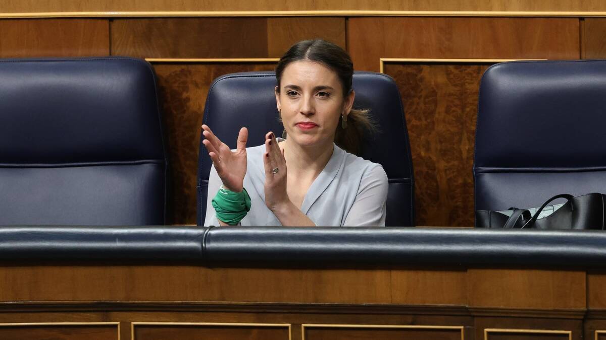 La ministra de Igualdad, Irene Montero, durante una sesión plenaria en el Congreso de los Diputados.