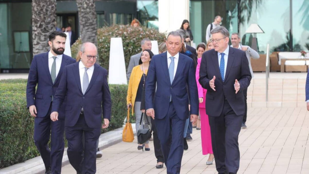 Ximo Puig acompaña a Salvador Navarro a su desayuno