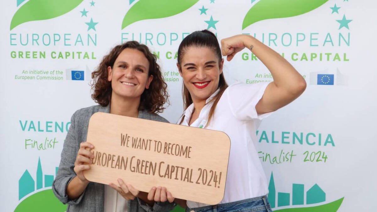 Mireia Mollà y su secetaria autonómica Paula Tuzón, que ha dimitido