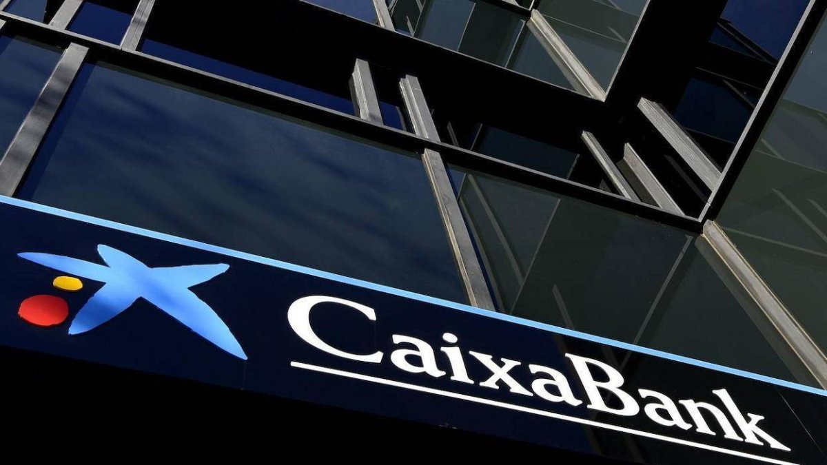 Caixabank obtiene un beneficio de 855 millones en el primer trimestre de 2023