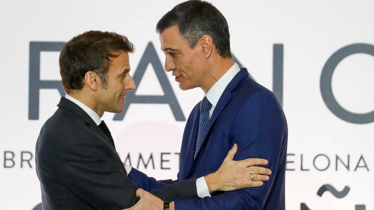Sánchez con Macron, este jueves.