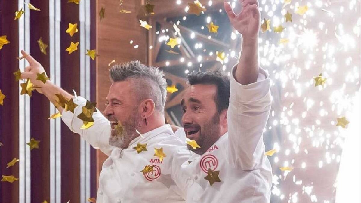 Juanma Castaño, junto a Miki Nadal, cuando se proclamaron ganadores de MasterChef Celebrity.