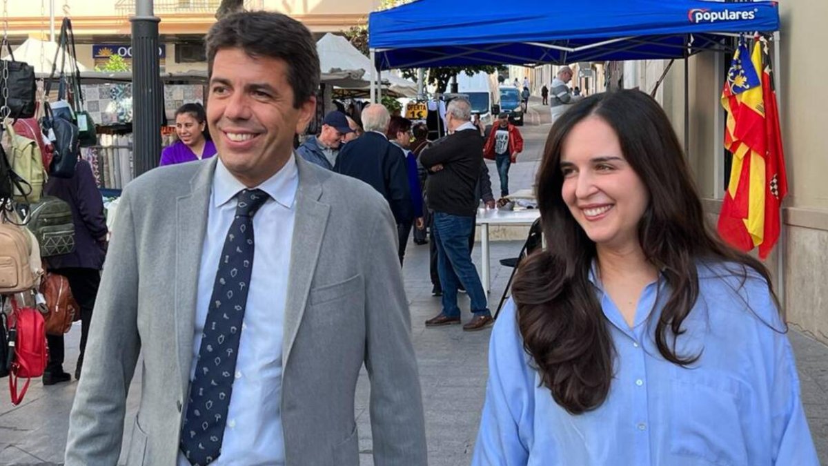 Carlos Mazón durante su visita a Paterna.