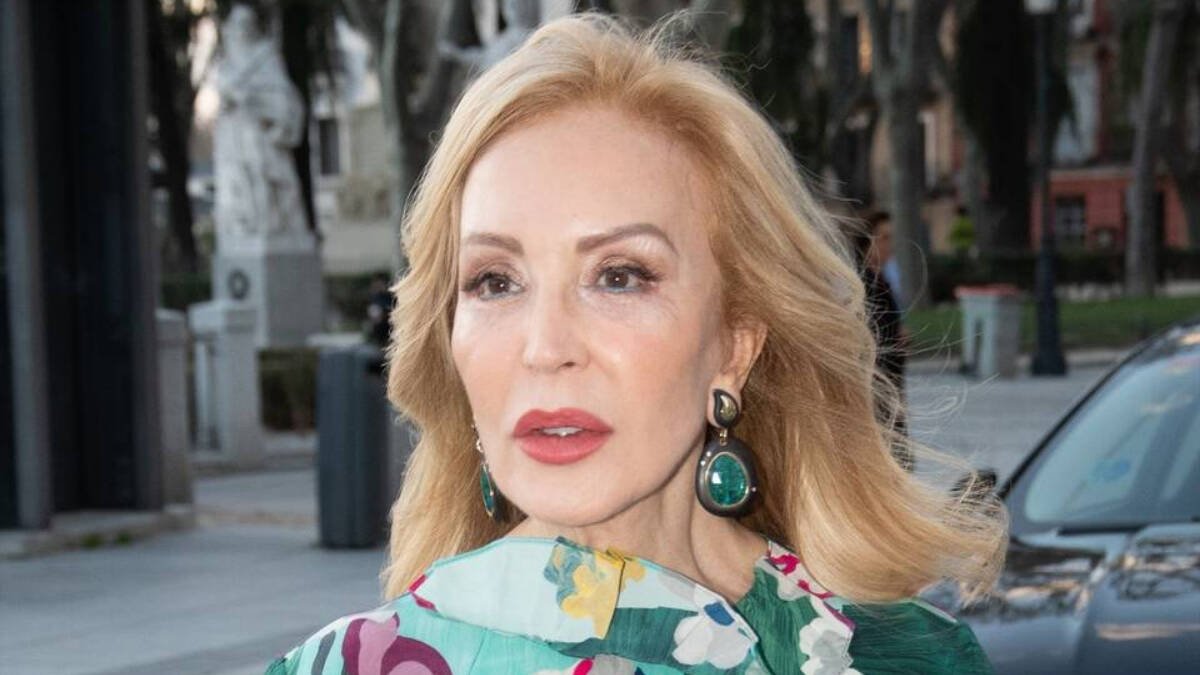Carmen Lomana ha salido en defensa de sus amigos Mario Vaquerizo y Alaska.