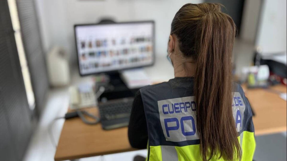 Un agente de Policía Nacional de Alicante I Imagen de archivo,