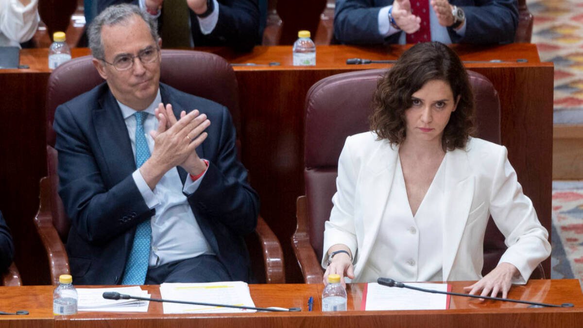 Ayuso expone la hipocresía de Mónica García: