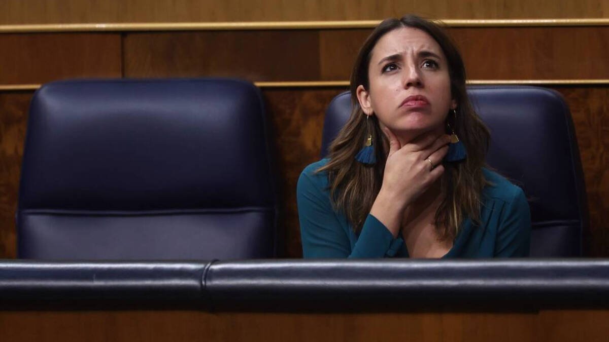 La ministra de Igualdad, Irene Montero, durante una sesión plenaria, en el Congreso de los Diputados.