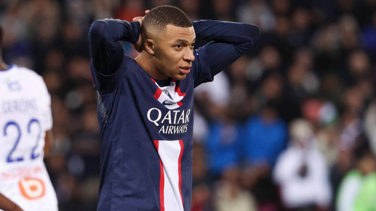 Kylian Mbappé durante un partido con el PSG.