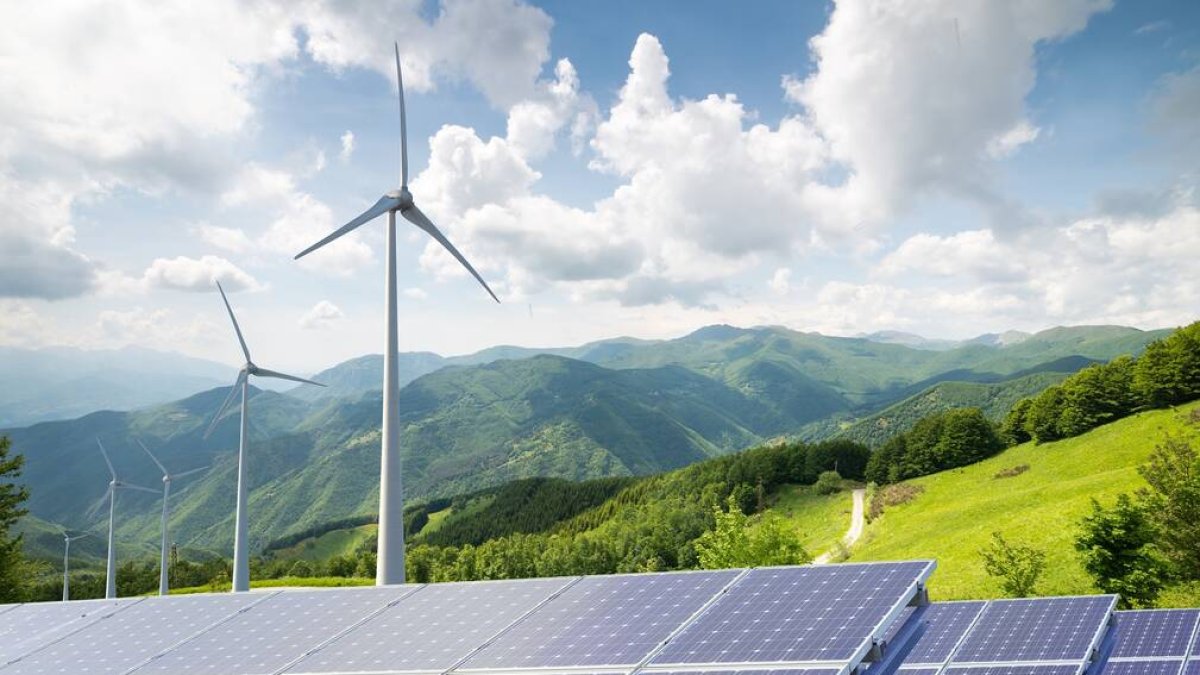 La energía elóica y solar baten récords de producción en 2022