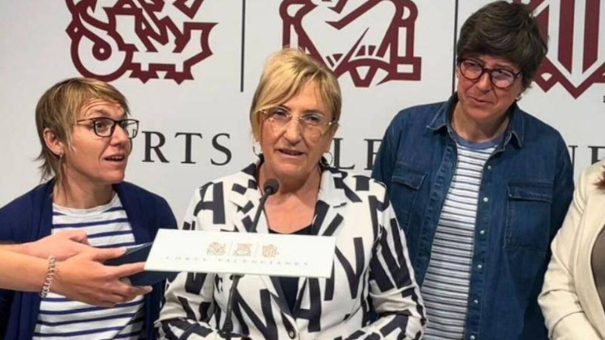 Papi Robles (Compromís), Ana Barceló (PSPV-PSOE) y Pilar Lima (Podemos),