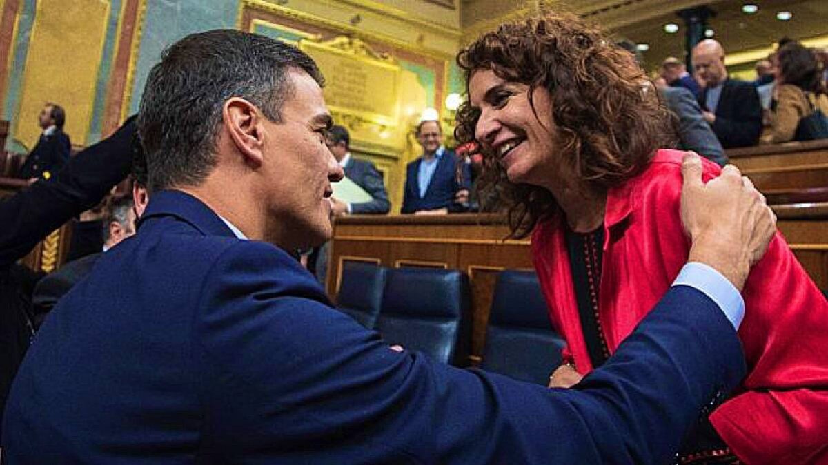 Pedro Sánchez y María Jesús Montero en el Congreso de los Diputados
