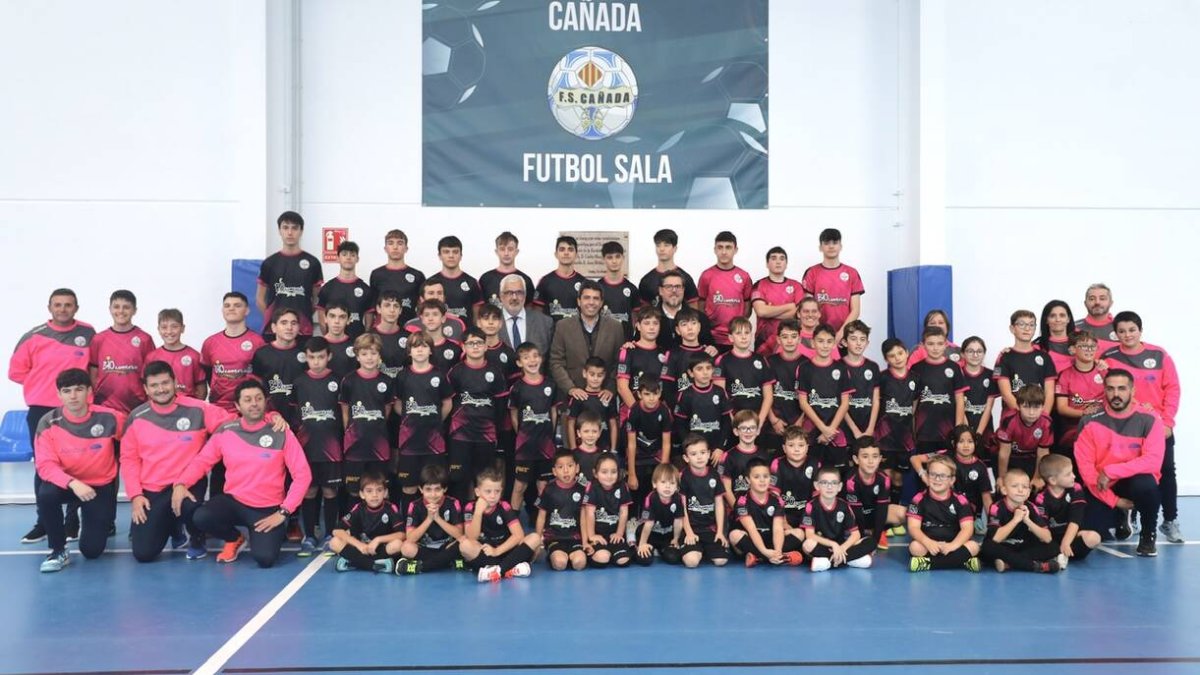 Mazón visita el Club de Fútbol Sala La Cañada