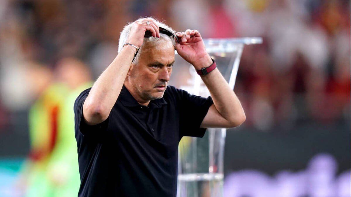 Mourinho, durante la final frente al Sevilla.