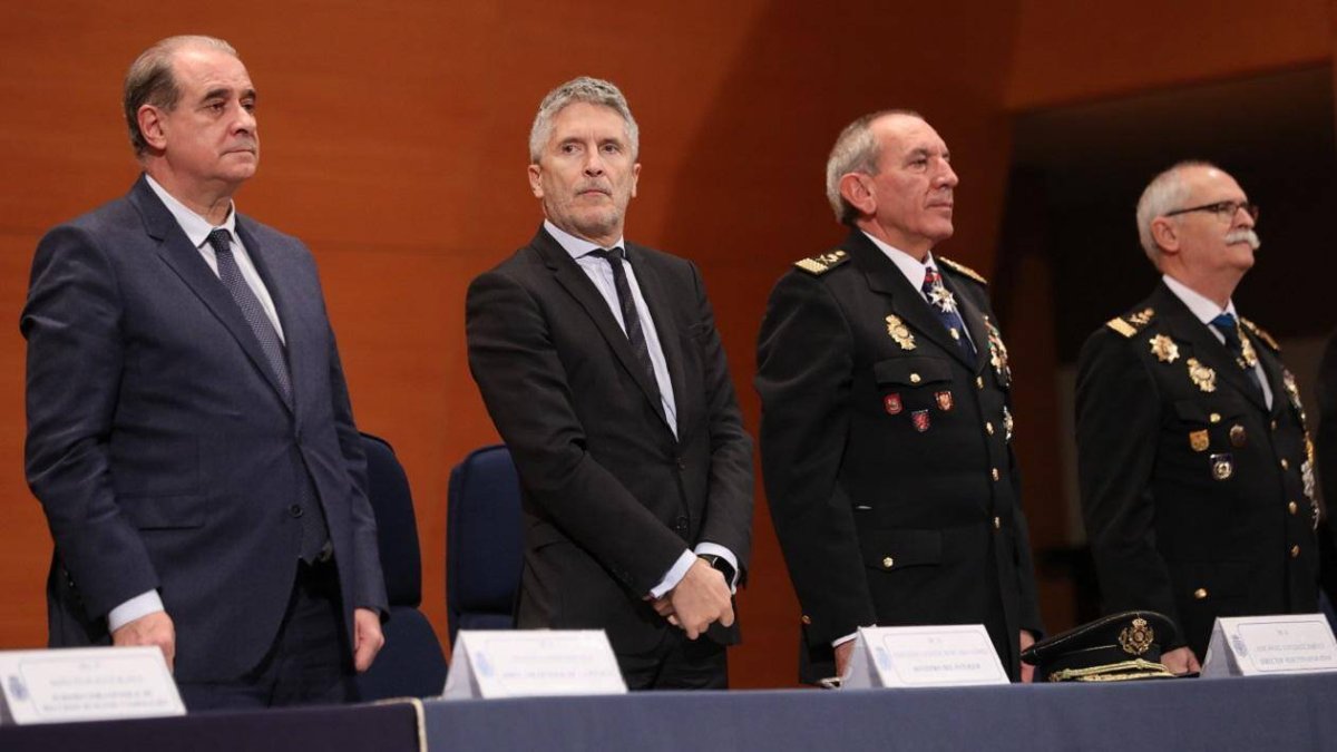 Marlaska, junto a director de la Policía y dos comisarios de CNP.
