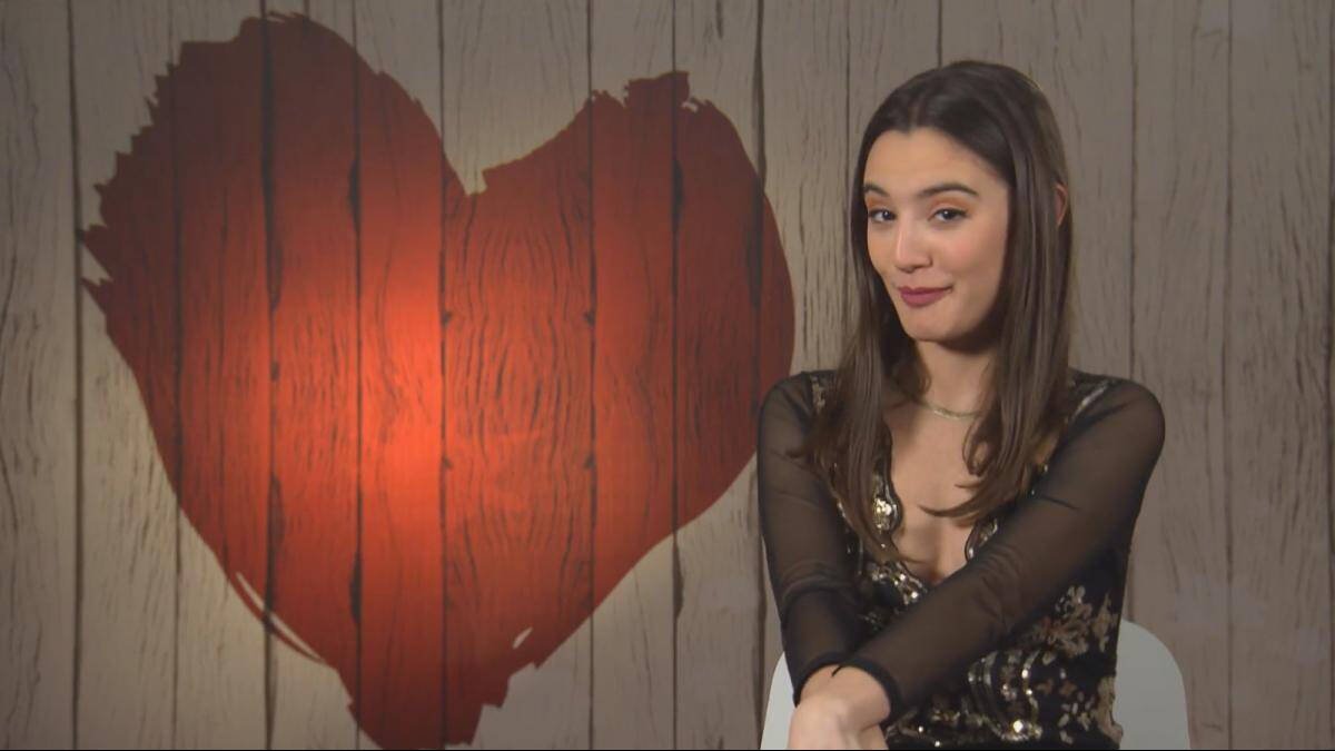 Xenia, una joven de Barcelona de 22 años busca el amor en 'First Dates'.