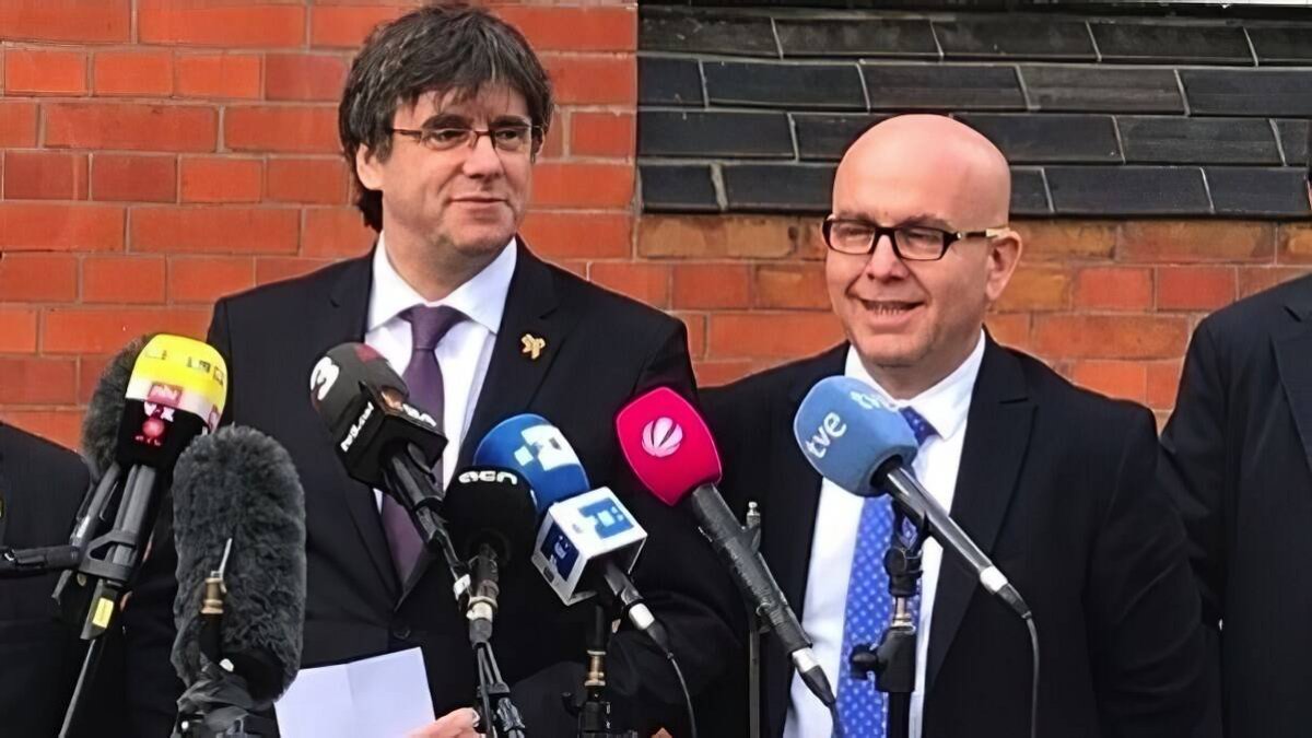 Gonzalo Boye, en una comparecencia junto a Puigdemont.