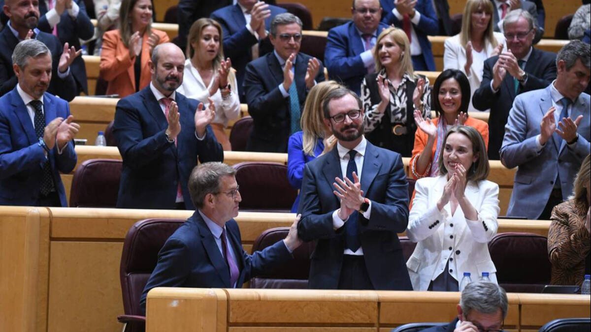 El presidente del Partido Popular, Alberto Núñez Feijóo, el portavoz del Partido Popular en el Senado, Javier Maroto, y la secretaria general del Partido Popular, Cuca Gamarra.