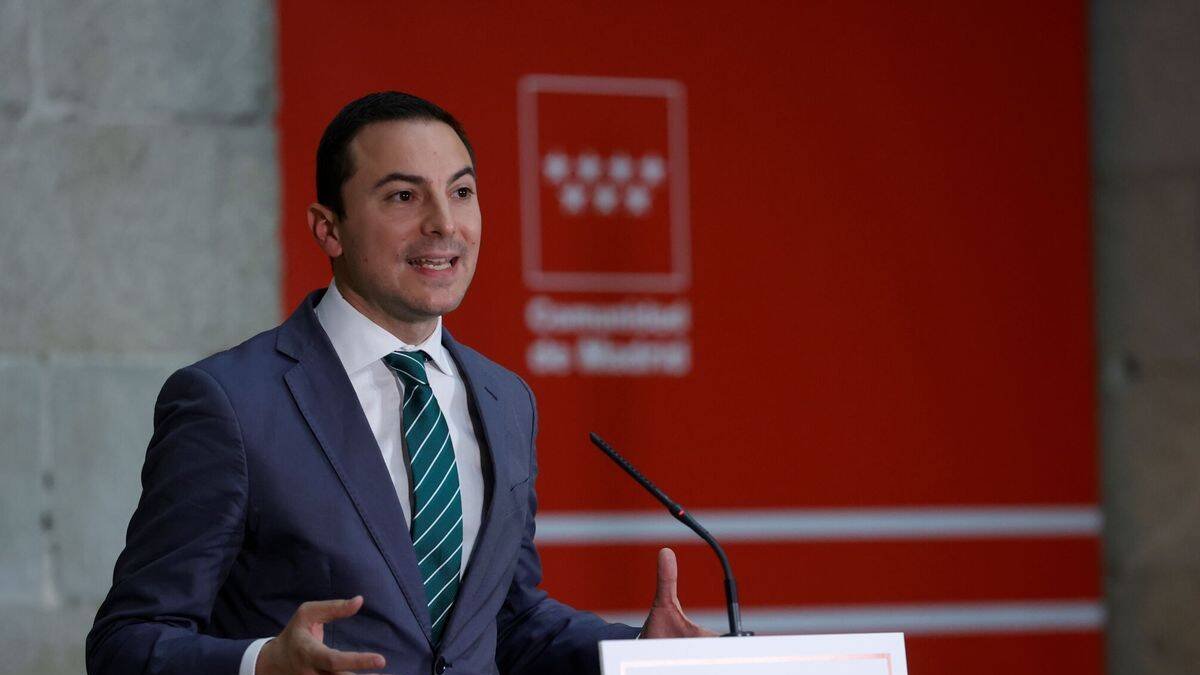 Juan Lobato.