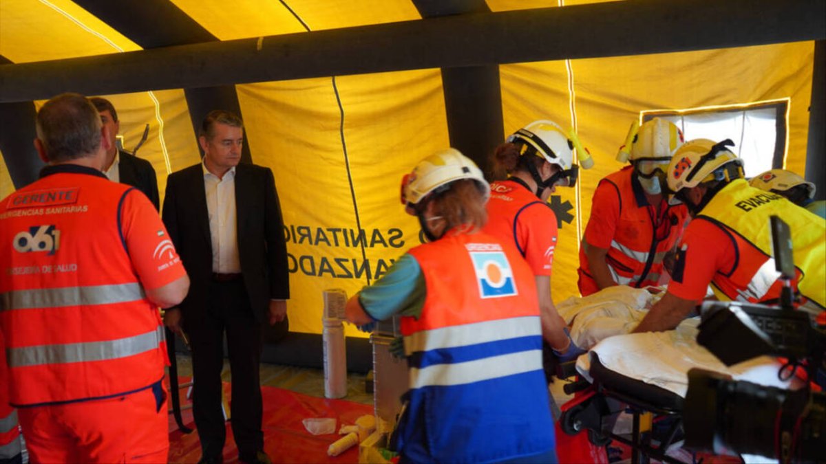 El consejero de Presidencia de la Junta de Andalucía, Antonio Sanz, en el último simulacro de emergencias realizado en Sevilla.
