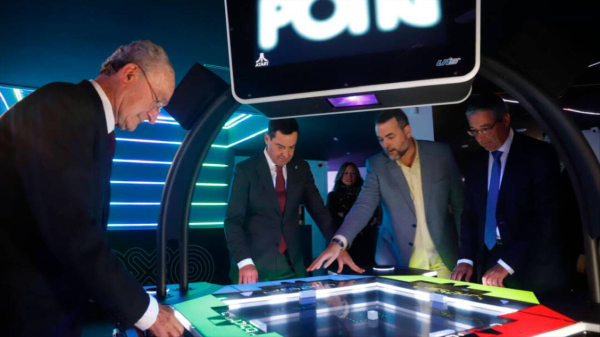 Inauguración del OXO Museo del Videojuego de Málaga, con el presidente de la Junta, Juanma Moreno, el de la Diputación, Francisco Salado, y el alcalde Francisco de la Torre.