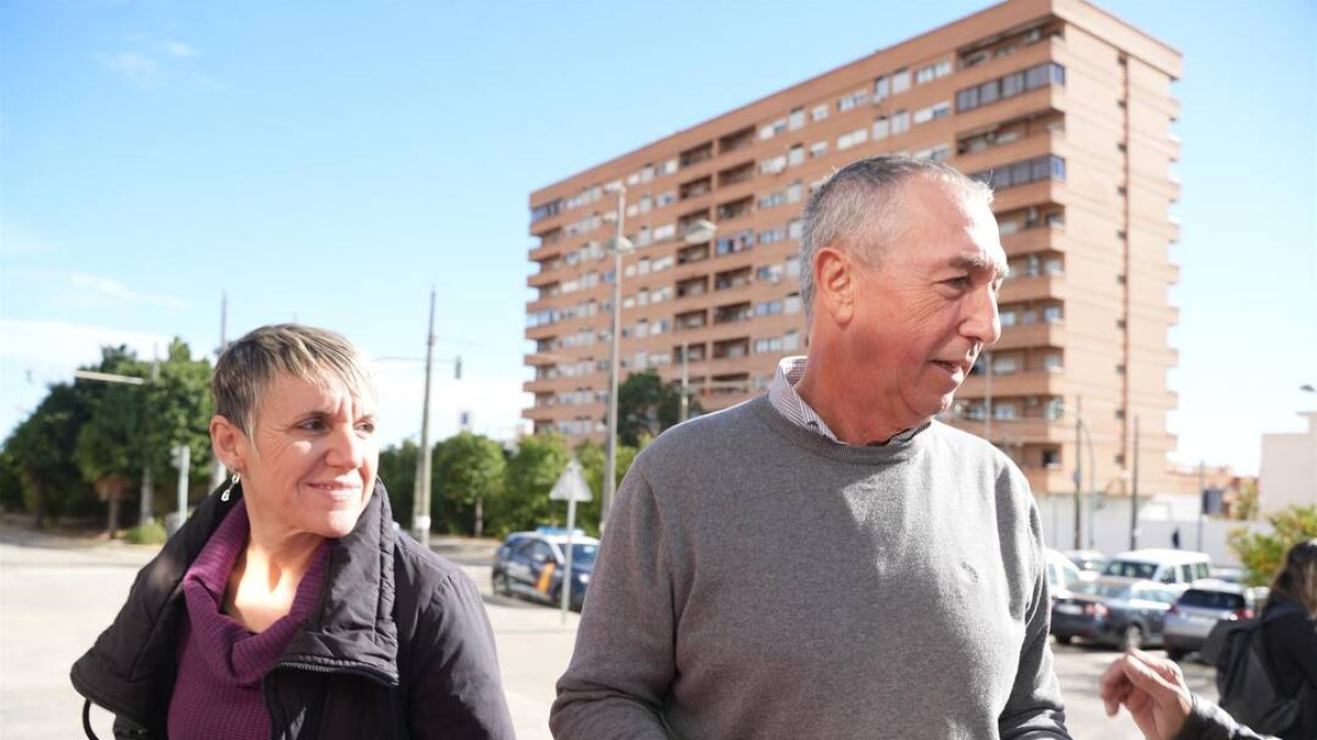 El portavoz de Compromís en el Congreso, Joan Baldoví, a su llegada al acto de Sumar este sábado en València - EUROPAPRESS