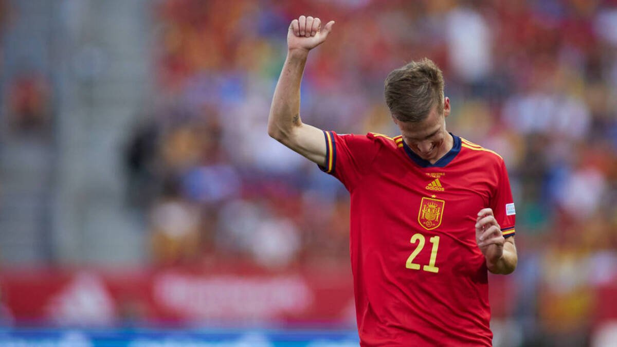 Dani Olmo durante un partido con la selección española.