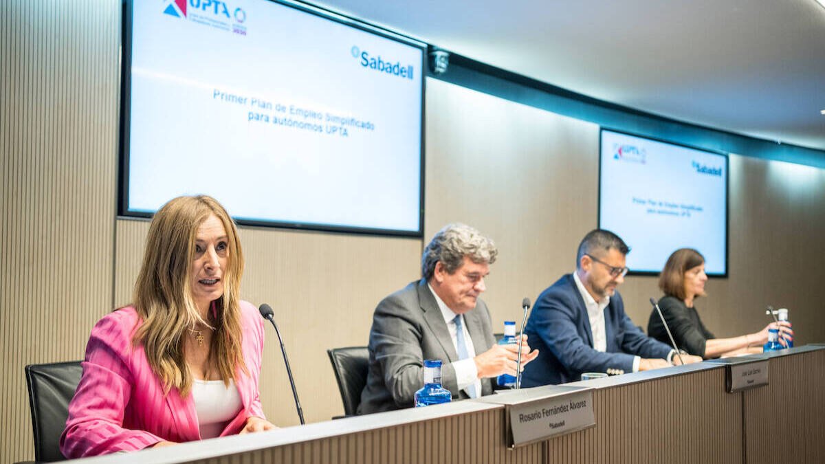 Rosario Fernández, José Luis Escrivá, Eduardo Abad y Cristina Sales. Europa Press.