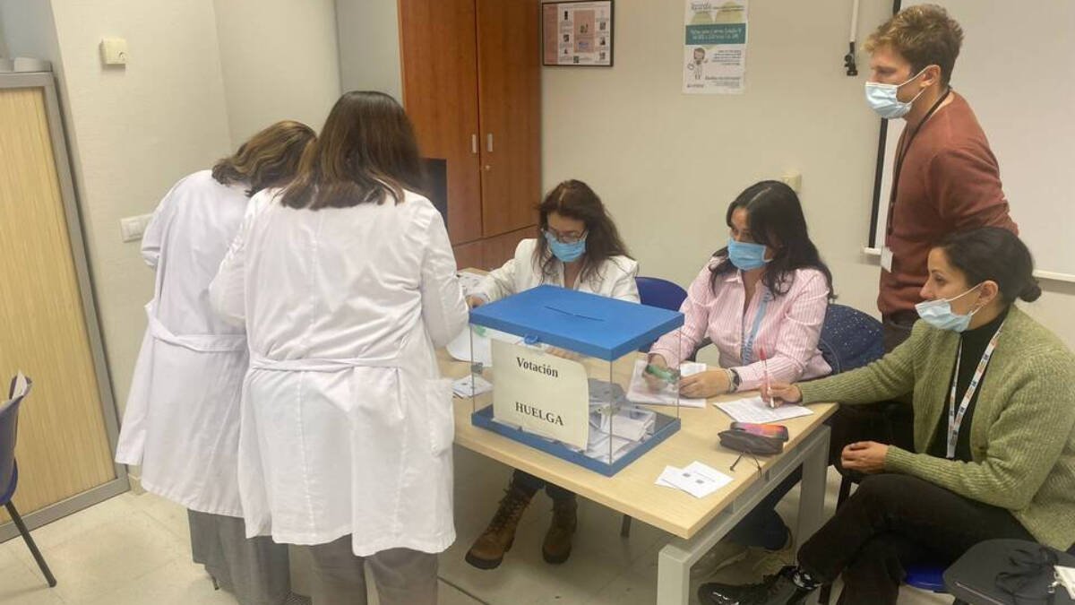 Los profesionales del Departamento de Salud de Torrevieja deciden ir a la huelga