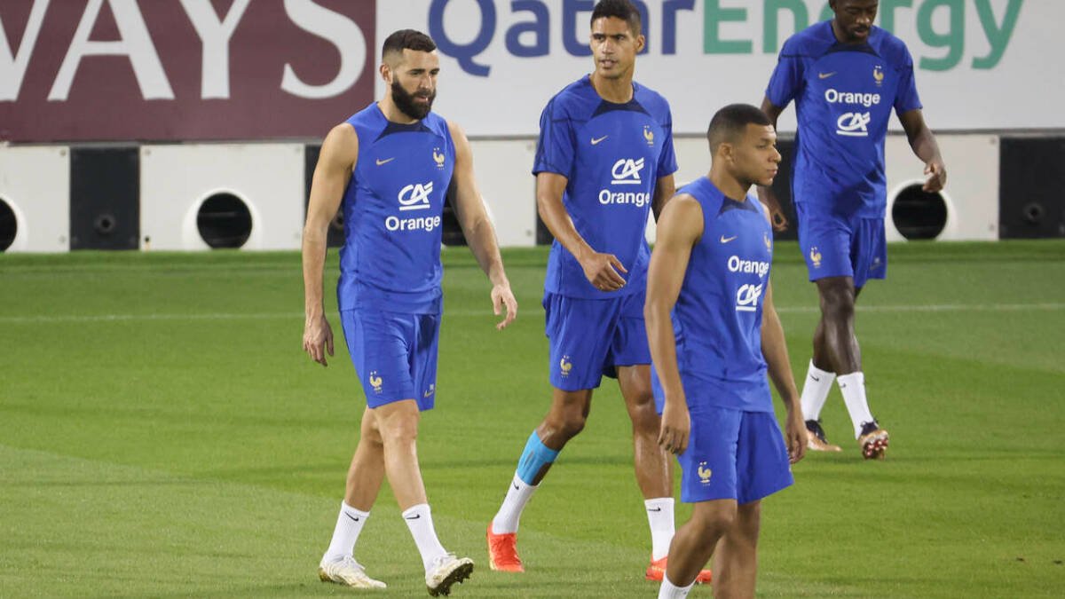 Karim Benzema durante un entrenamiento con Francia.