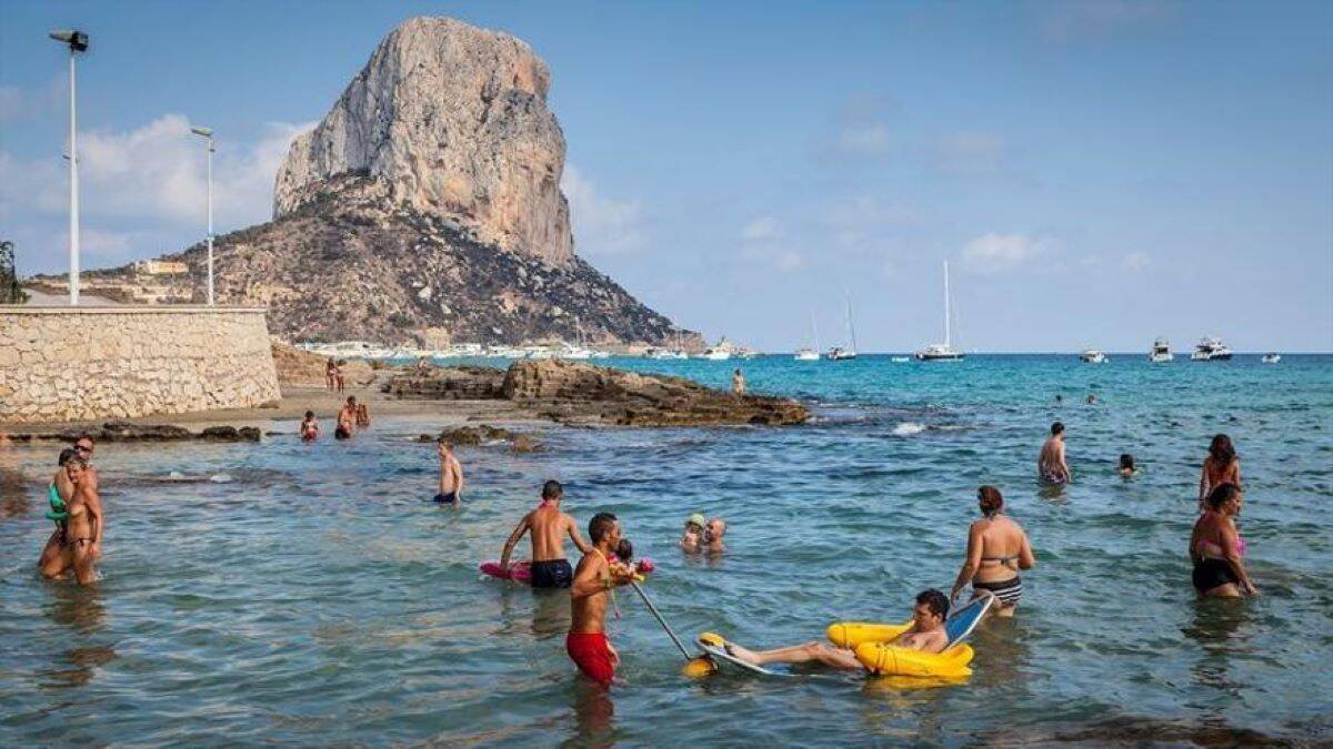 Calp obri de nou les seues dues platges adaptades