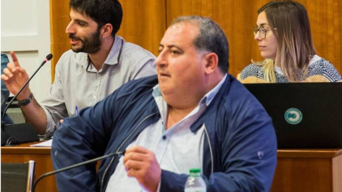 Ángel Noguera durante un pleno en el Ayuntamiento de Orihuela