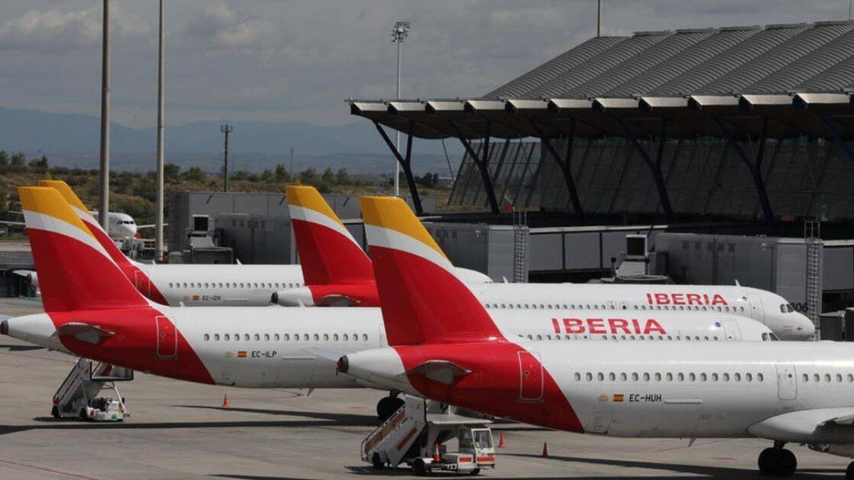 Iberia impulsa la sostenibilidad al reducir 200 toneladas de plástico en sus vuelos