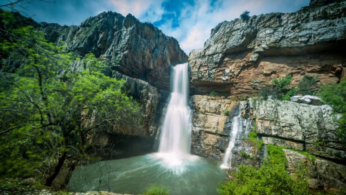 La Cascada de la Cimbarra en Jaén que pasa a formar parte del Parque Natural de Despeñaperros.