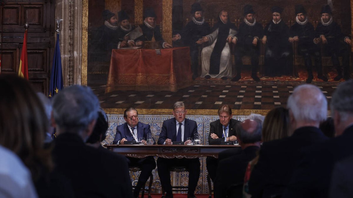 Vicente Boluda (AVE), Ximo Puig y el presidente de la Fundación Premios Rei Jaume I, Javier Quesada,