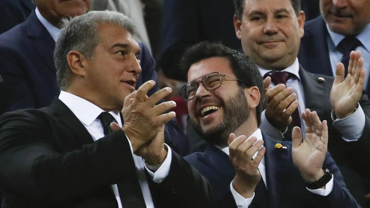 Laporta y Aragonés en el Nou Camp.