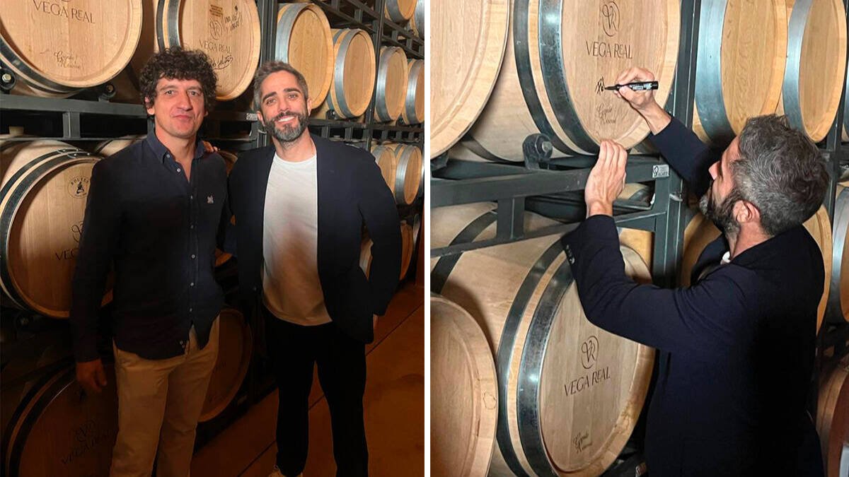 El exboxeador Jero García y el presentador Roberto Leal, ante barrica solidaria de vino Finca de El Empecinado.