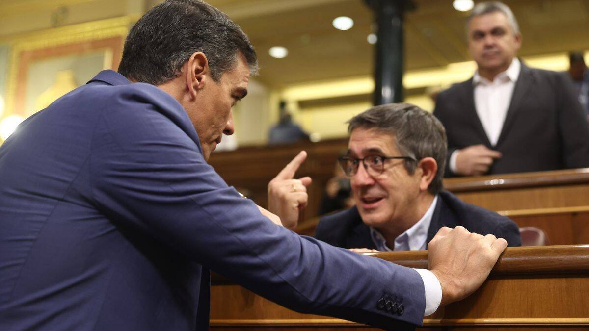 Pedro Sánchez y Patxi López en el Congreso