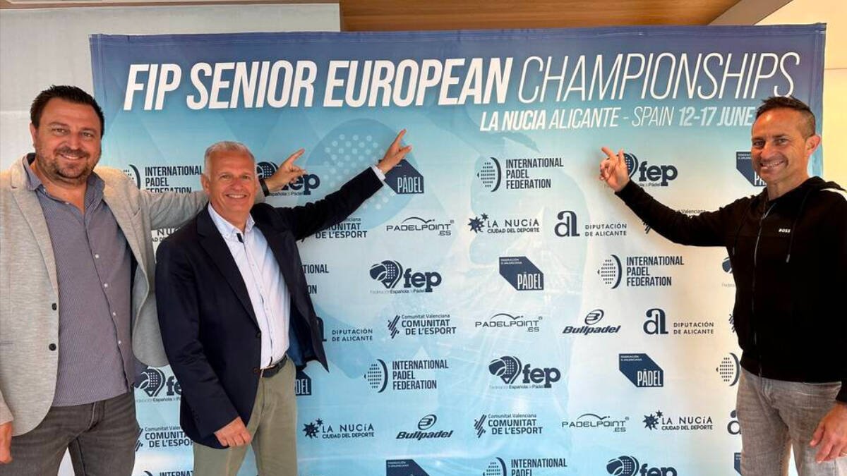 Alfonso Monferrer, president Federació de Pàdel C.V., Álex González, Padelpoint La Nucia i Sergio Villalba, regidor d'Esports en funcions