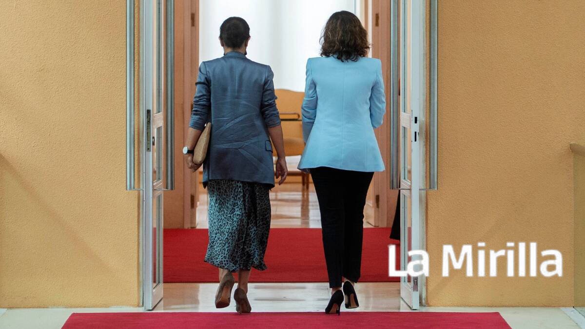 La presidenta de la Comunidad de Madrid, Isabel Díaz Ayuso (d), y la portavoz de Vox en la Asamblea, Rocío Monasterio (i).