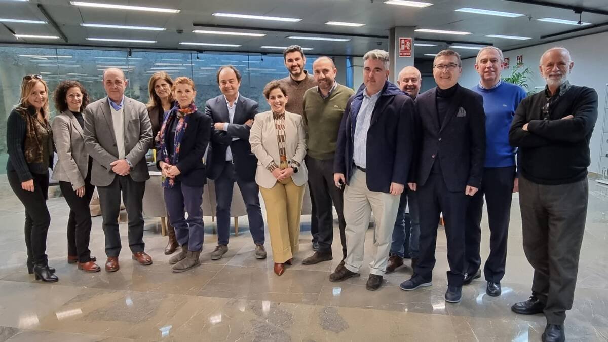 Asistentes a la Junta extraordinaria de la asociación Juristes Valencians.