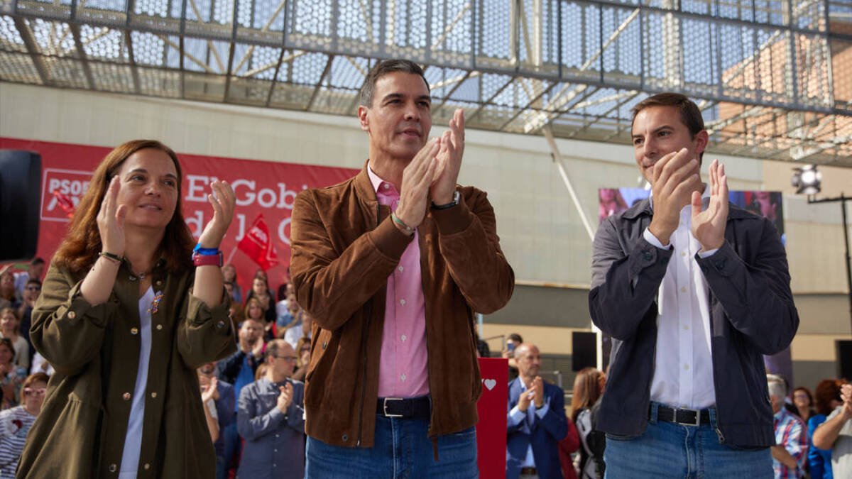 El presidente del Gobierno y líder del PSOE, Pedro Sánchez, en un acto del partido socialista junto al candidato en la Comunidad de Madrid, Juan Lobato.